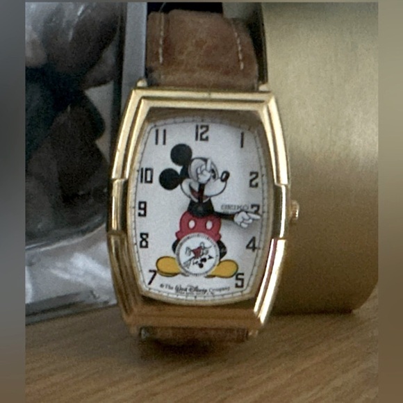 Vintage 1987 Seiko Mickey Mouse Gold Tone Watch 60th Anniversary Collectible - Picture 2 of 12